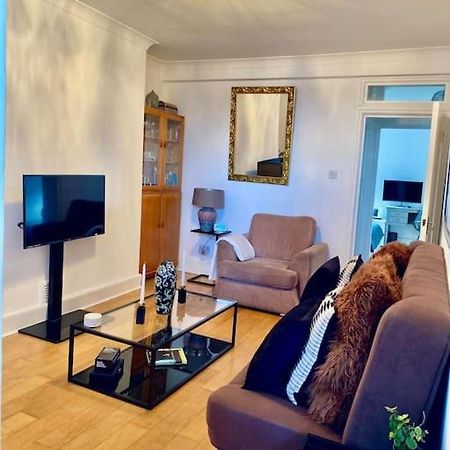 2 Bedroom Flat In Camberwell Green - Central Location With Excellent Connections To Tourist Attractions And Main London Airports Exteriér fotografie