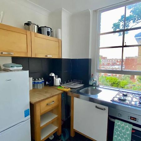 2 Bedroom Flat In Camberwell Green - Central Location With Excellent Connections To Tourist Attractions And Main London Airports Exteriér fotografie