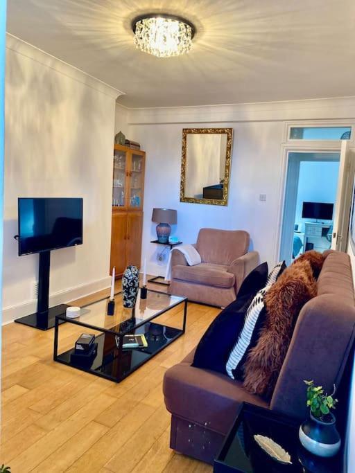 2 Bedroom Flat In Camberwell Green - Central Location With Excellent Connections To Tourist Attractions And Main London Airports Exteriér fotografie