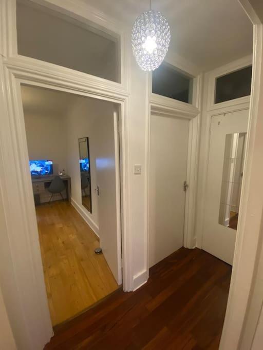 2 Bedroom Flat In Camberwell Green - Central Location With Excellent Connections To Tourist Attractions And Main London Airports Exteriér fotografie