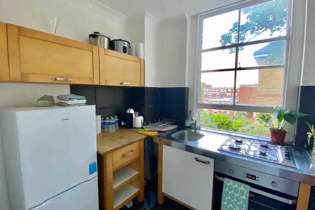 2 Bedroom Flat In Camberwell Green - Central Location With Excellent Connections To Tourist Attractions And Main London Airports Exteriér fotografie